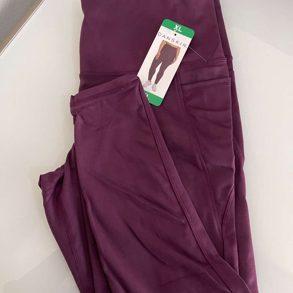 Danskin Ladies' High Rise Tight with Pockets    (XL)